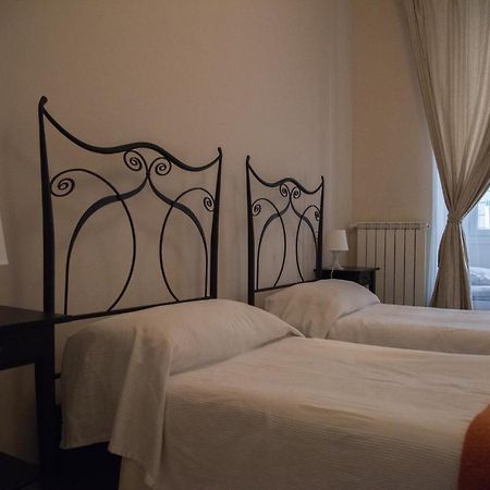 Beautiful And Spacious Apartment Next To Termini 10 Minutes From Coliseum מראה חיצוני תמונה